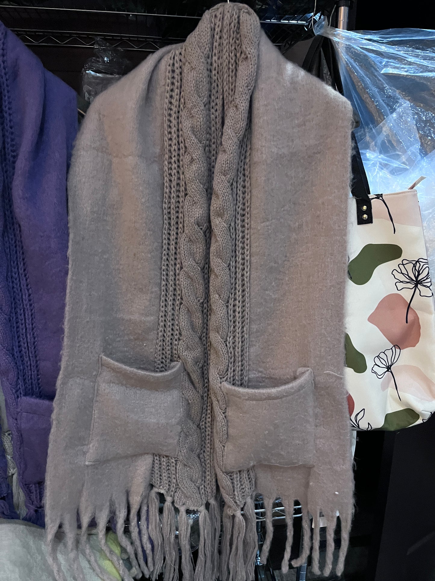 SCARF/SHAWL WITH POCKETS 100% POLYESTER