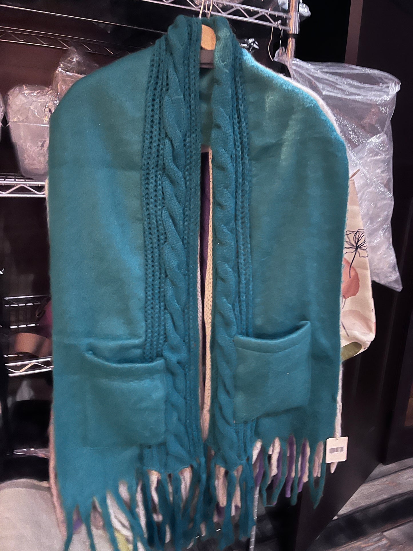 SCARF/SHAWL WITH POCKETS 100% POLYESTER