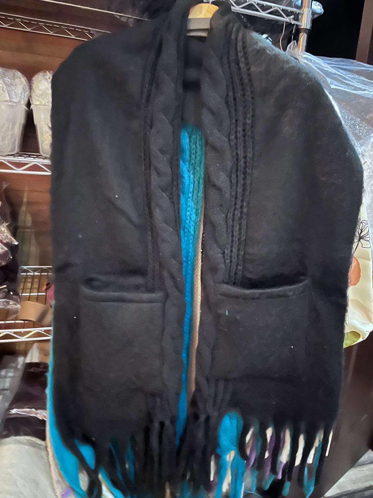 SCARF/SHAWL WITH POCKETS 100% POLYESTER