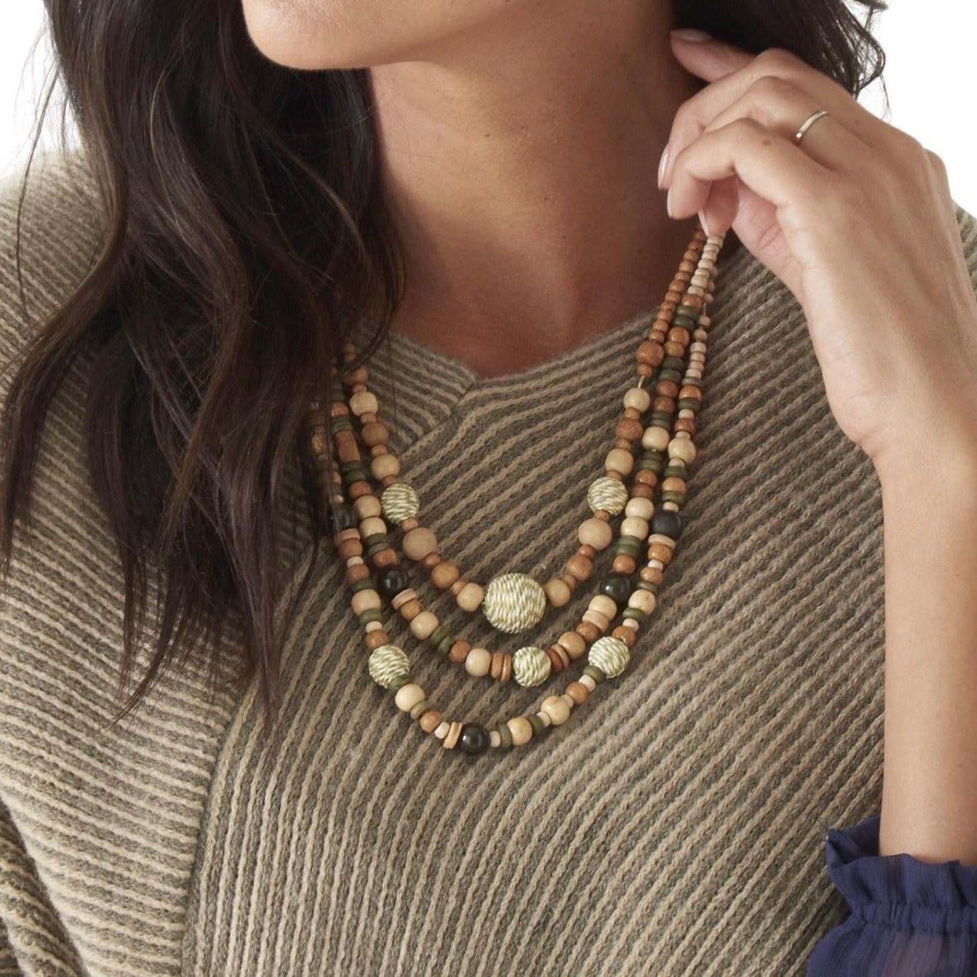 BROWN GREEN WOOD NECKLACE