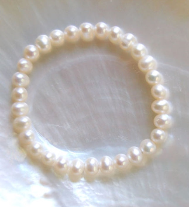 FRESHWATER CHILDREN'S PEARL BRACELET - MULTIPLE COLORS -