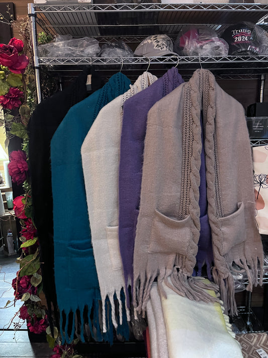 SCARF/SHAWL WITH POCKETS 100% POLYESTER