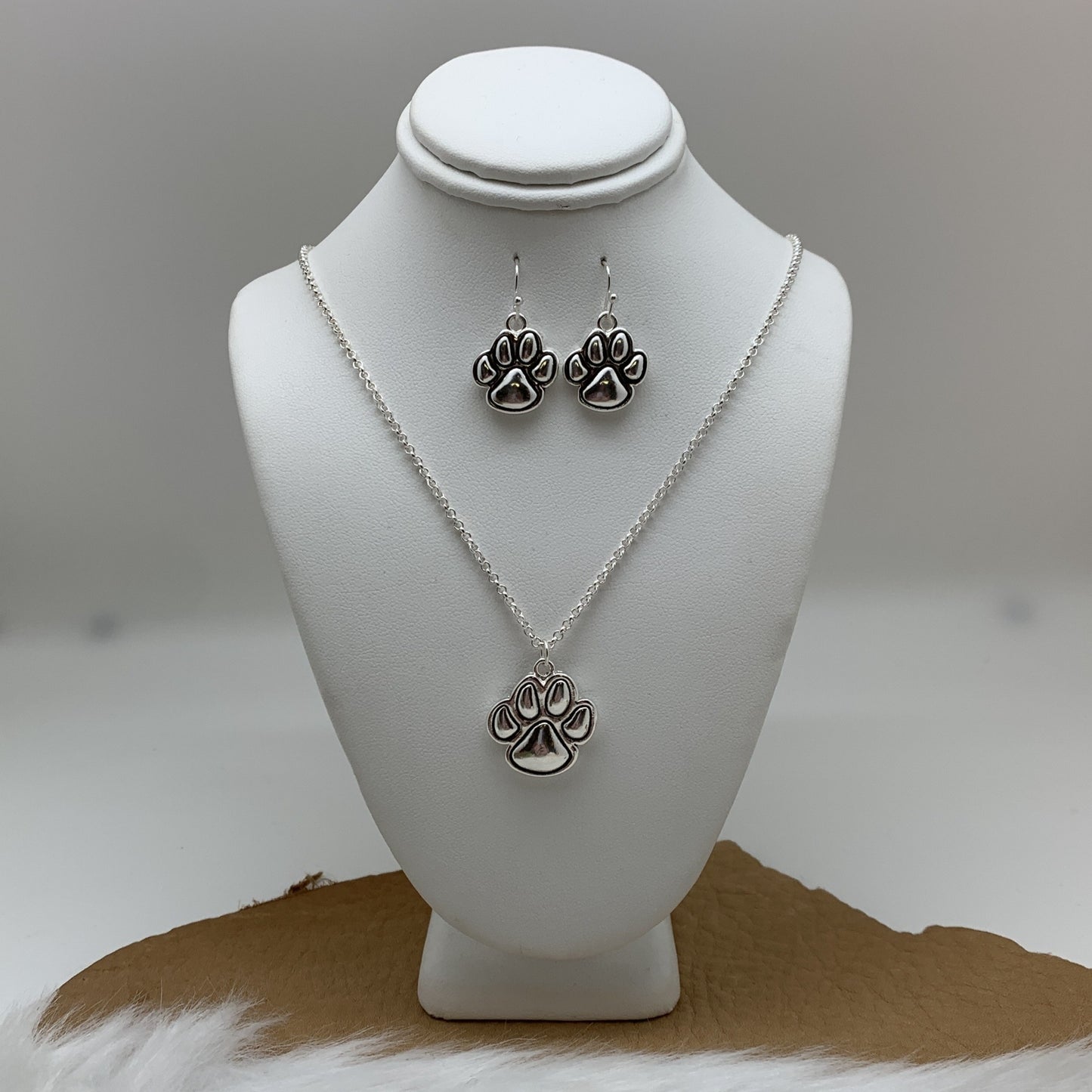 SILVER NECKLACE WITH PAW PENDANT SET
