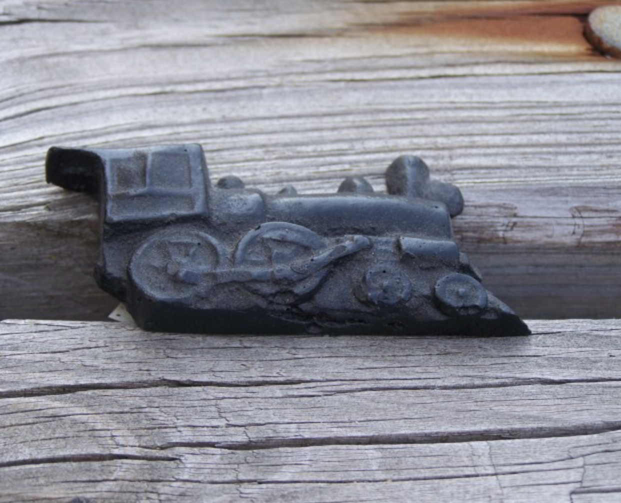 HAND CRAFTED COAL TRAIN MAGNET